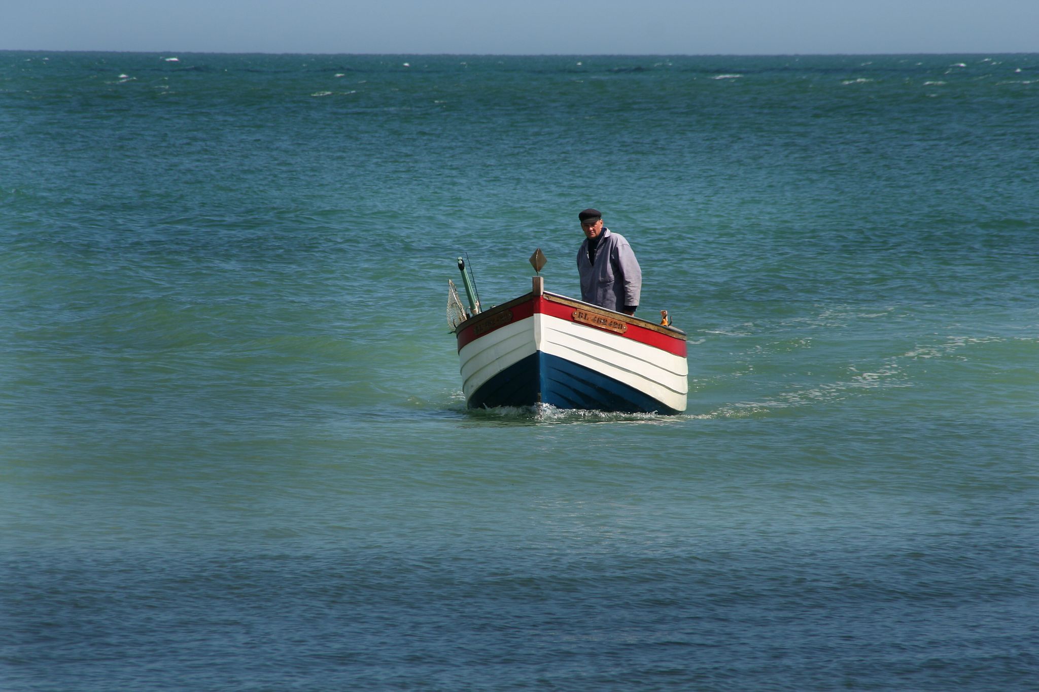 Cap Gris Nez visserman in boot France - Eiko Waleson