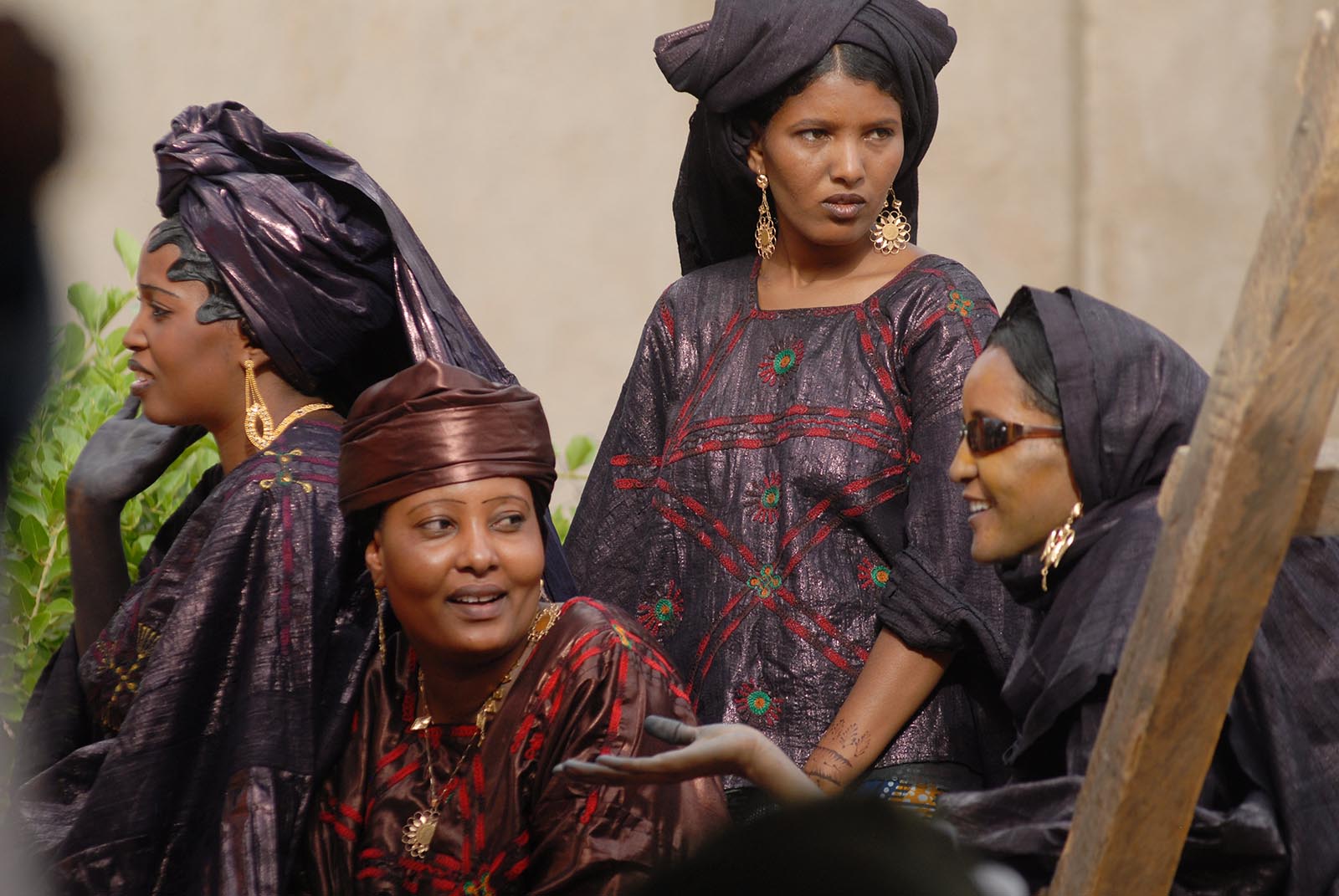 Touareg vrouwen - Tom van der Leij